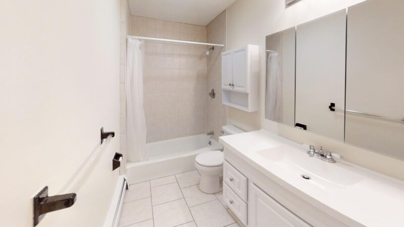 520-Unit-302-Bathroom